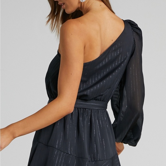 One sleeve wedding guest dress - Picture 2 of 4